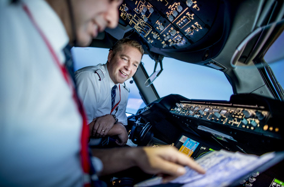 Pilotos de Norwegian en el cockpit